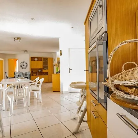 De 250 M2, Climatise * Montpeyroux (Herault)