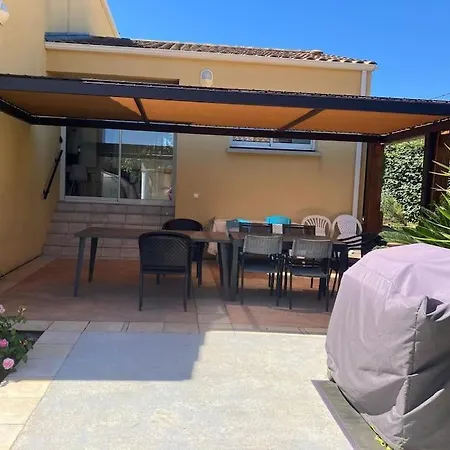 De 250 M2, Climatise Villa Montpeyroux (Herault)