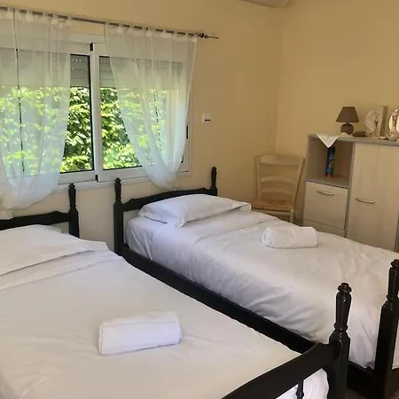 De 250 M2, Climatise Montpeyroux (Herault)