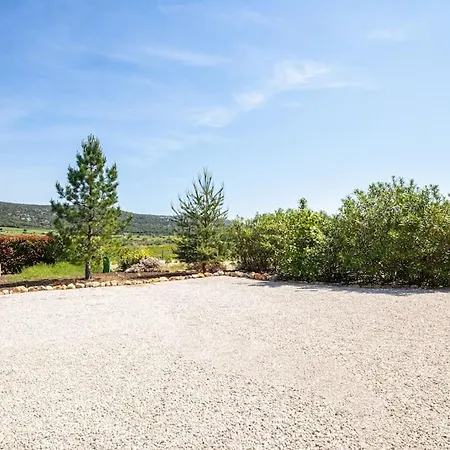 De 250 M2, Climatise Villa *