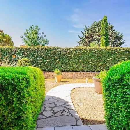 De 250 M2, Climatise Montpeyroux (Herault)