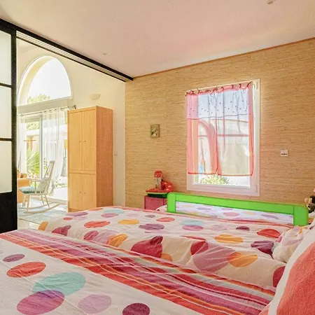 De 250 M2, Climatise * Montpeyroux (Herault)