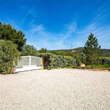 De 250 M2, Climatise Villa Montpeyroux (Herault)