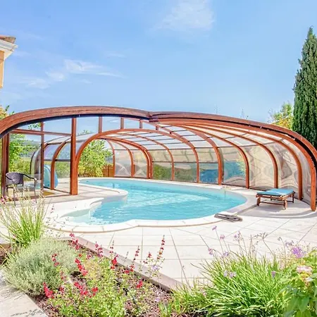 De 250 M2, Climatise Montpeyroux (Herault)